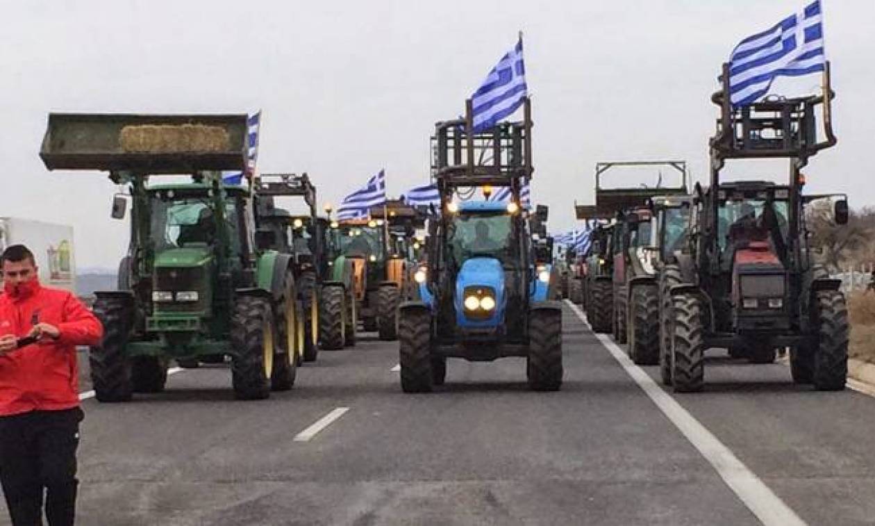 Μπλόκα αγροτών: Κλειστά για όλα τα οχήματα το τελωνείο των Κήπων