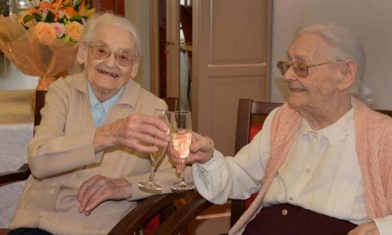 Ρεκόρ για δίδυμες αδελφές που γιόρτασαν τα... 208 χρόνια τους! (pics)
