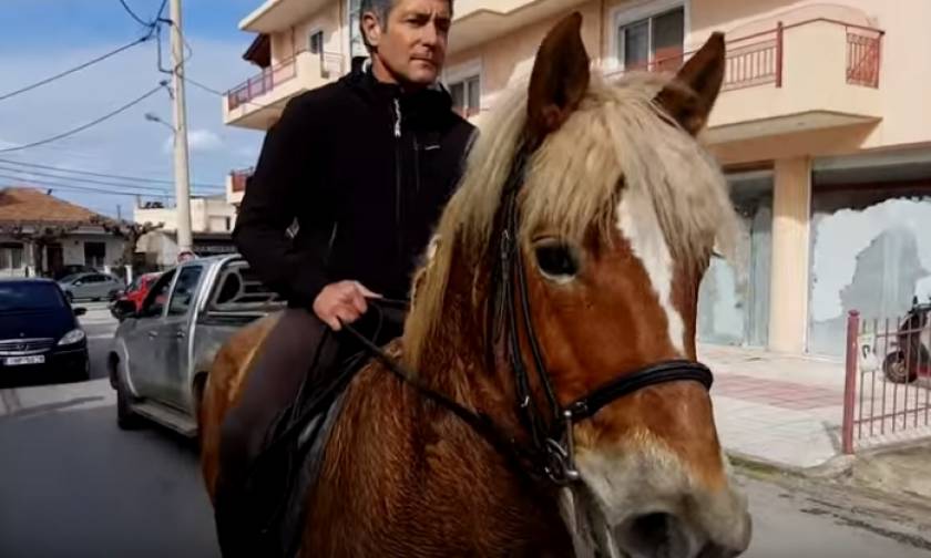 Πάτρα: Ένα υπέροχο άλογο χορεύει στη μέση του δρόμου (video)