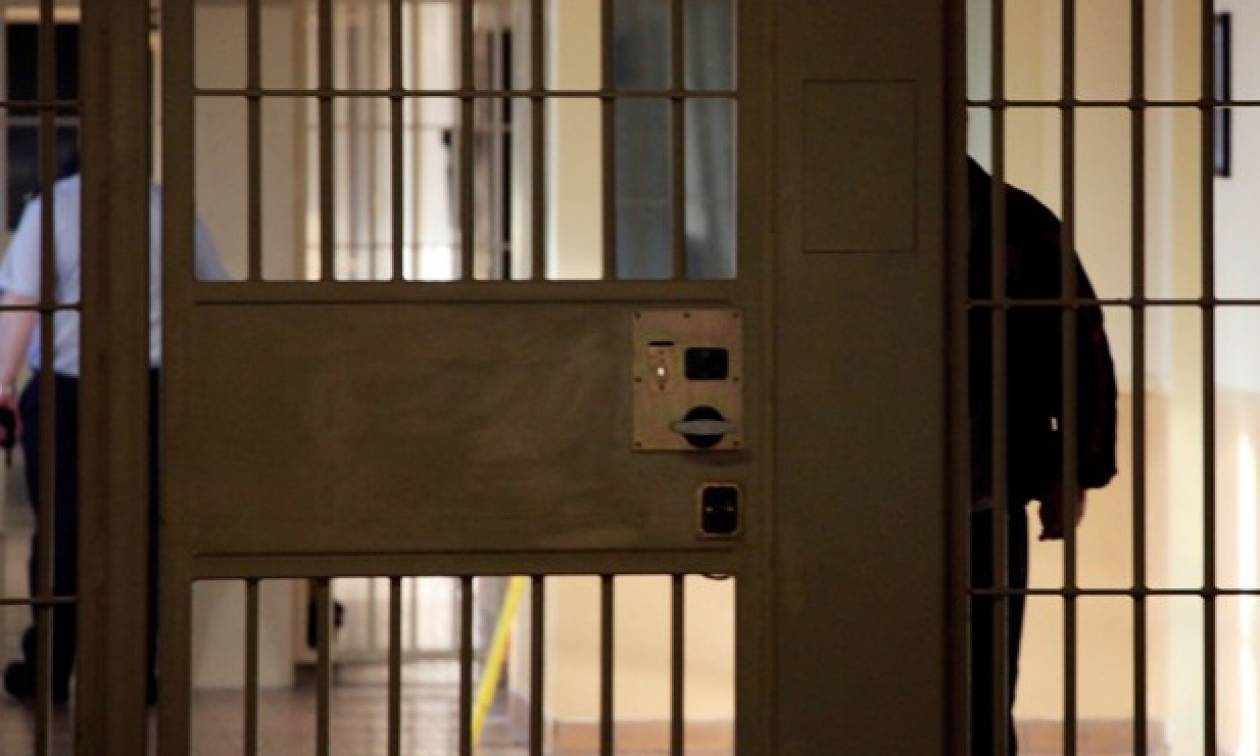 Στο «φως» νέα στοιχεία φρίκης - Στη φυλακή και η 37χρονη που κακοποιούσε σεξουαλικά τα παιδιά της