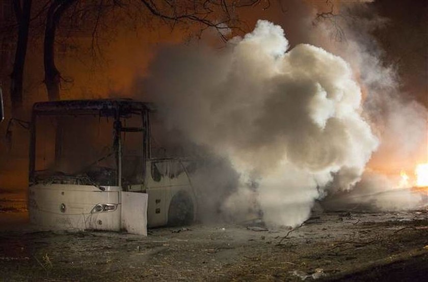 Βομβιστικό μακελειό στην Άγκυρα - Έκρηξη από παγιδευμένο όχημα (pics+vids)