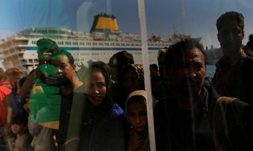 Τρία πλοία σήμερα στον Πειραιά με χιλιάδες μετανάστες και πρόσφυγες