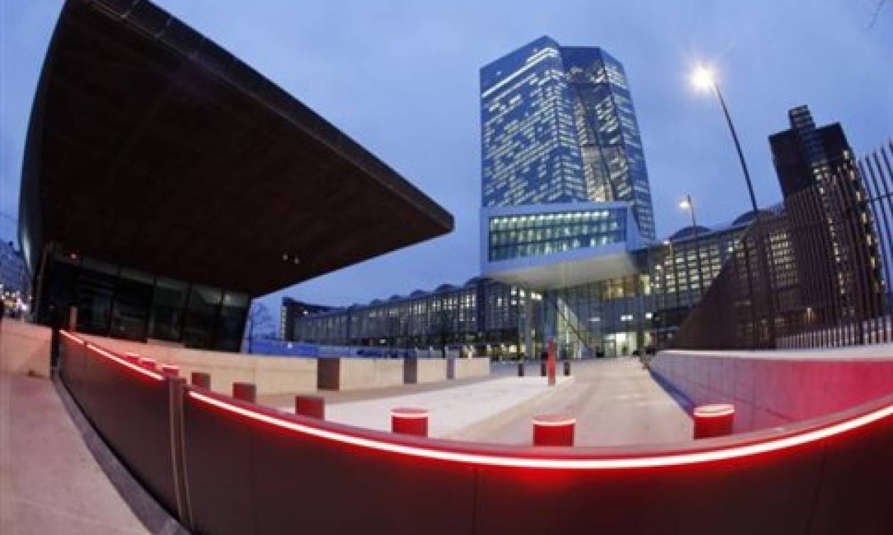 Η ΕΚΤ αναμένεται να διατηρήσει τα αρνητικά επιτόκια έως τουλάχιστον το 2018