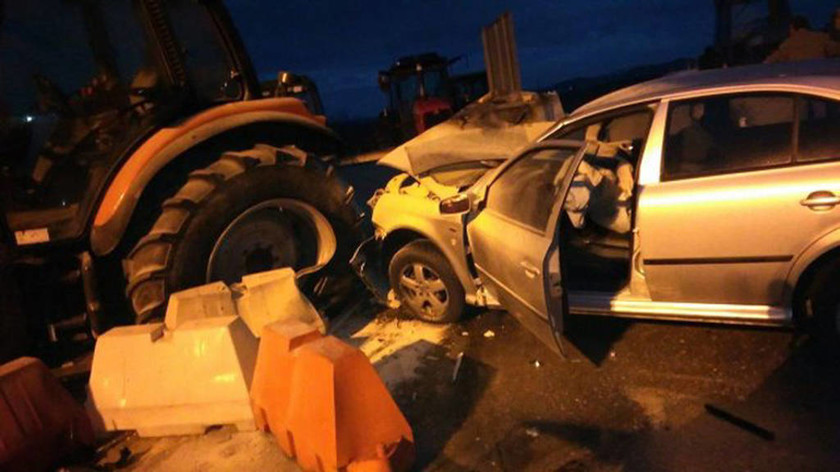 Όχημα με ναρκωτικά συγκρούστηκε με τρακτέρ στο μπλόκο Κεφαλόβρυσου (pics)