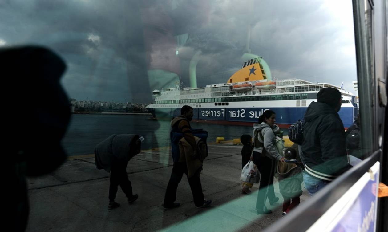 Πειραιάς: Σχεδόν 2.000 πρόσφυγες και μετανάστες έφτασαν σήμερα στο λιμάνι