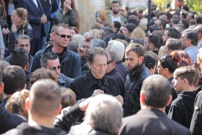 Κηδεία Παντελίδη: Υποβασταζόμενος ο Μ. Χριστοδουλόπουλος 