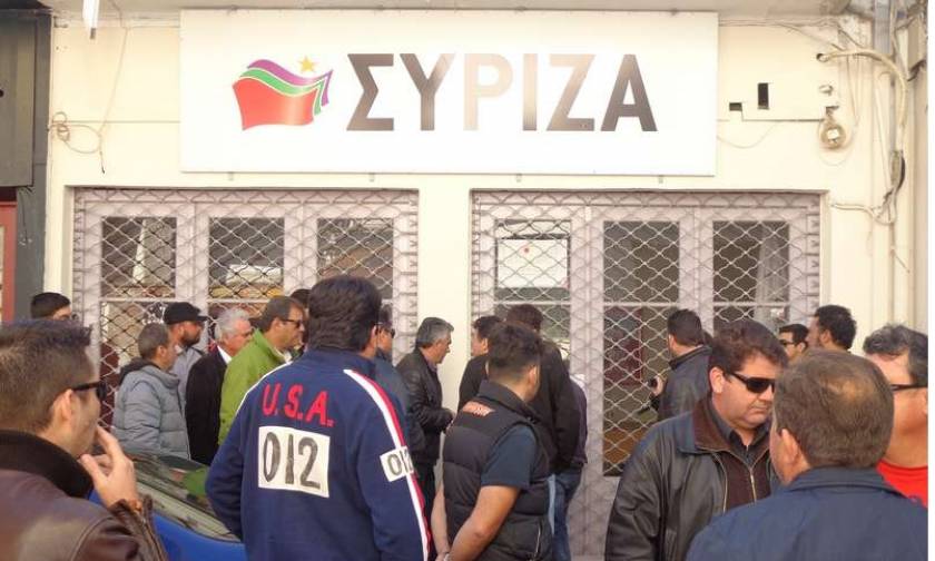 Λειβαδιά: Οργισμένοι αγρότες από το μπλόκο του Κάστρου και του 90ου χλμ έψαχναν βουλευτή του ΣΥΡΙΖΑ