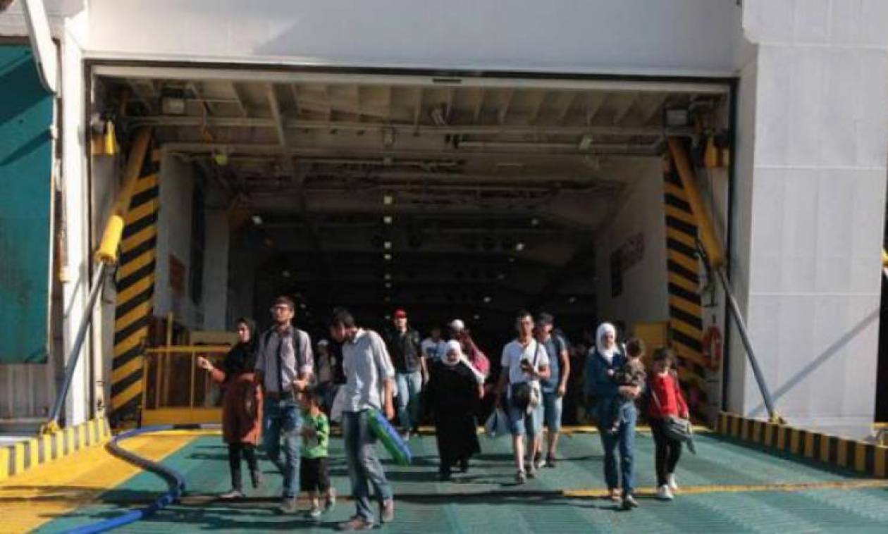 Στον ΟΛΠ μεταφέρονται οι πρόσφυγες και οι μετανάστες από το Λιμάνι του Πειραιά