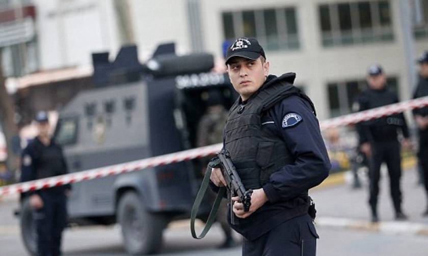 Τουρκία: Επίθεση με ρουκέτα σε στρατώνα της αστυνομίας στη Σμύρνη