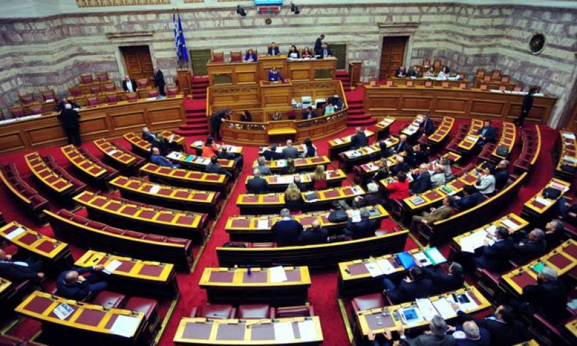 Βουλή: Ψηφίστηκε κατά πλειοψηφία το νομοσχέδιο για την αξιολόγηση στη δημόσια διοίκηση
