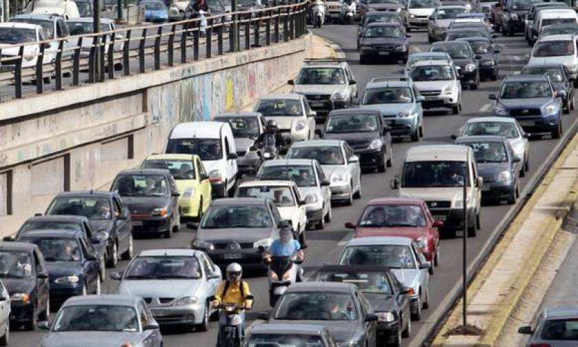 Κυκλοφοριακό «έμφραγμα» στους δρόμους της Αθήνας – Πού παρατηρούνται προβλήματα