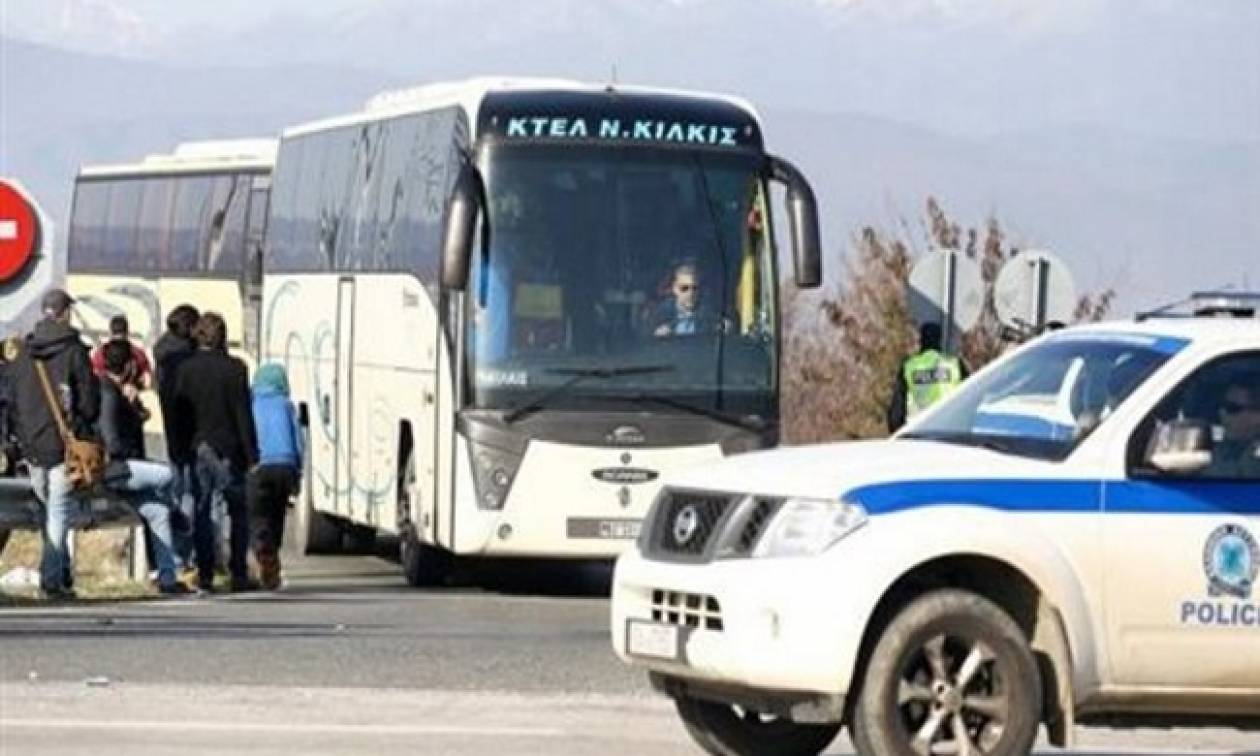Ανθρωπιστικές οργανώσεις ζητούν προτεραιότητα διέλευσης σε λεωφορείο προσφύγων που έχουν προβλήματα