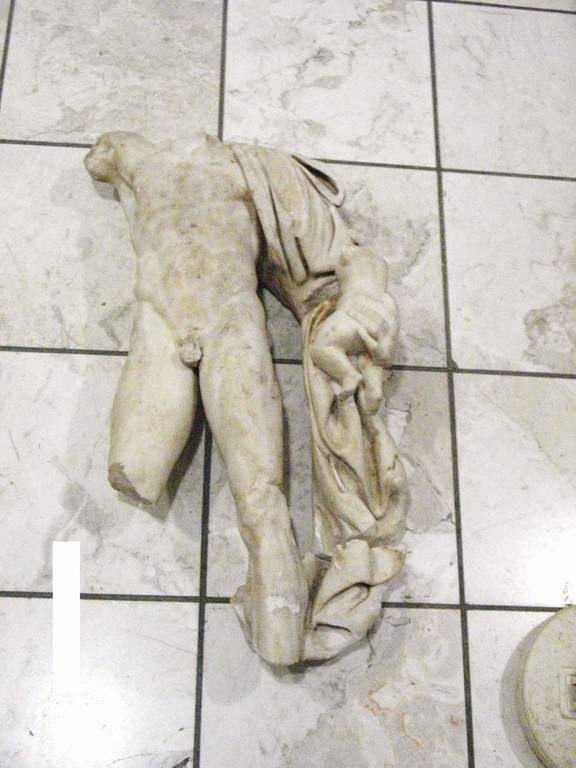 Εξαρθρώθηκε σπείρα αρχαιοκάπηλων στην Φθιώτιδα - Κατείχαν άγαλμα αξίας 1.000.000 ευρώ (pics)