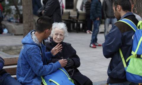 Αποκλειστικό: 'Η συγκλονιστική ιστορίας μιας γιαγιάς στην Αθήνα που φιλοξενεί πρόσφυγες...