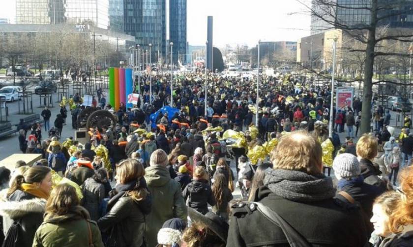 Xιλιάδες άνθρωποι διαδήλωσαν υπέρ των προσφύγων σε όλη την Ευρώπη