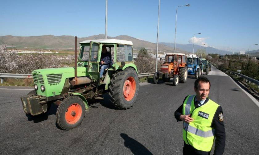 Αγρότες: Συνεχίζεται η αποχώρησή τους από τα μπλόκα - Ανοίγουν οι δρόμοι