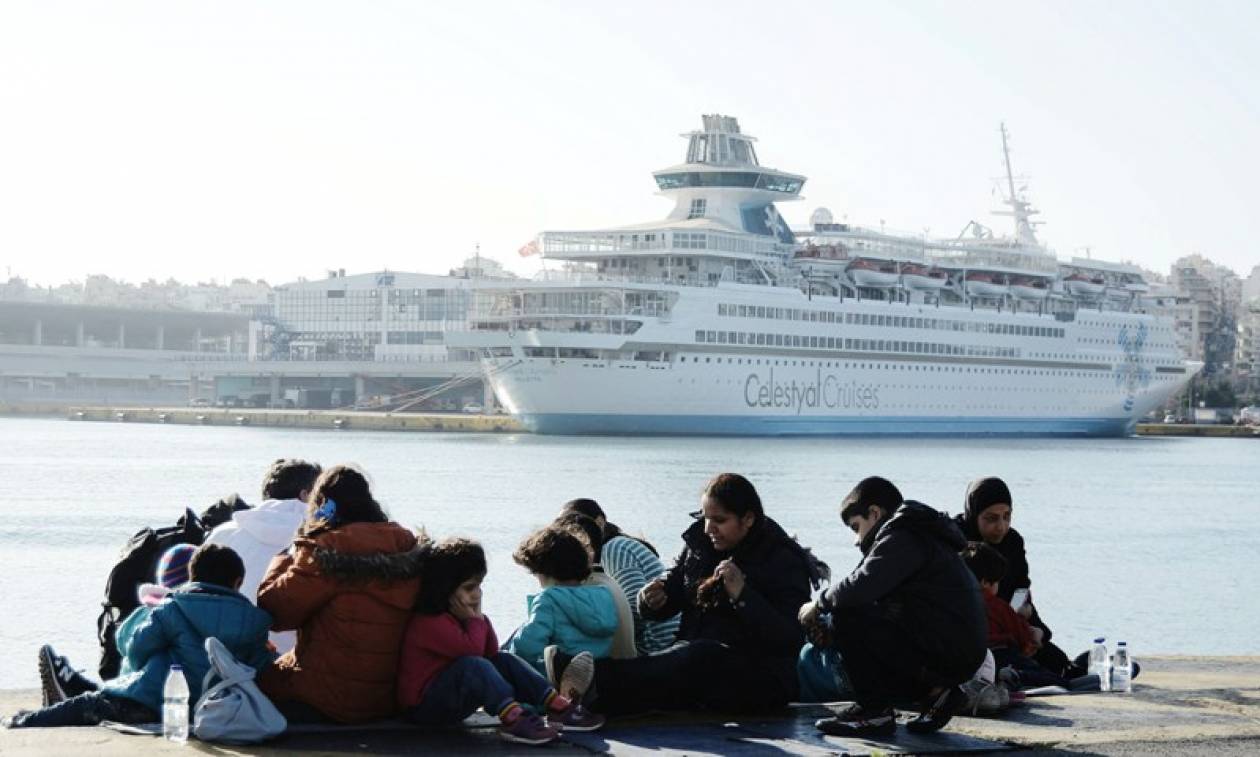 Τουλάχιστον 1.000 ακόμα πρόσφυγες και μετανάστες φτάνουν σήμερα στον Πειραιά