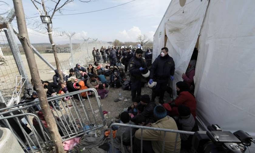 Ασφυκτική η κατάσταση στην Ειδομένη: Ξεπέρασαν τους 10.000 οι πρόσφυγες