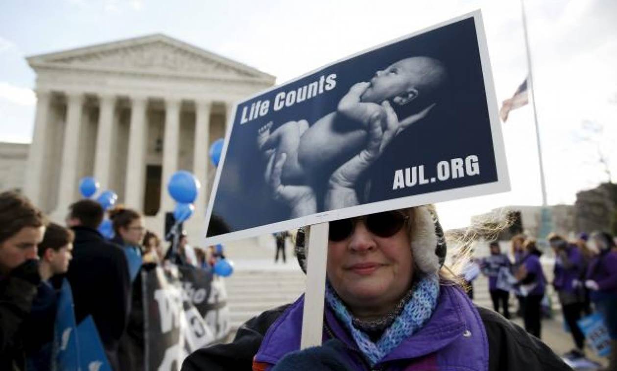 ΗΠΑ: Διχασμένο το Ανώτατο Δικαστήριο περί νομοθεσίας για τις αμβλώσεις