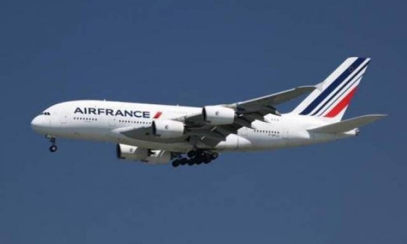 Τρόμος σε πτήση για Παρίσι από «επίθεση» drone