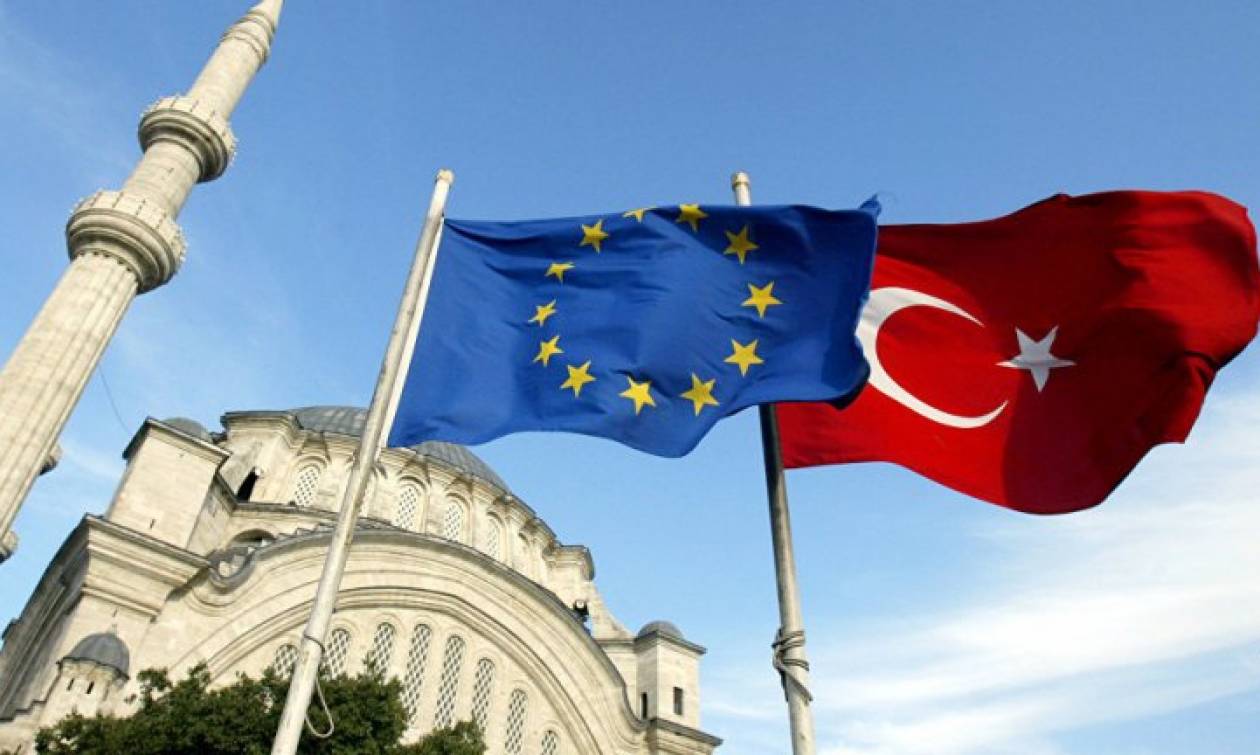 Κομισιόν: Ένα βήμα πριν την κατάργηση της βίζας για τους Τούρκους πολίτες