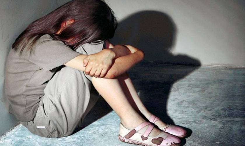Κόρινθος: Σύλληψη ηλικιωμένου για απόπειρα αποπλάνησης ανήλικου κοριτσιού