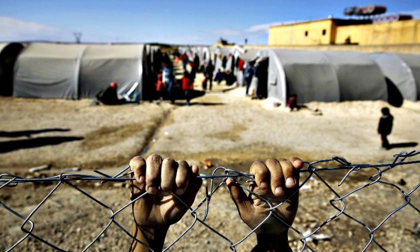 Πρόταση Σοκ: Αποπληρωμή του χρέους μετατρέποντας την Ελλάδα σε απέραντο στρατόπεδο μεταναστών