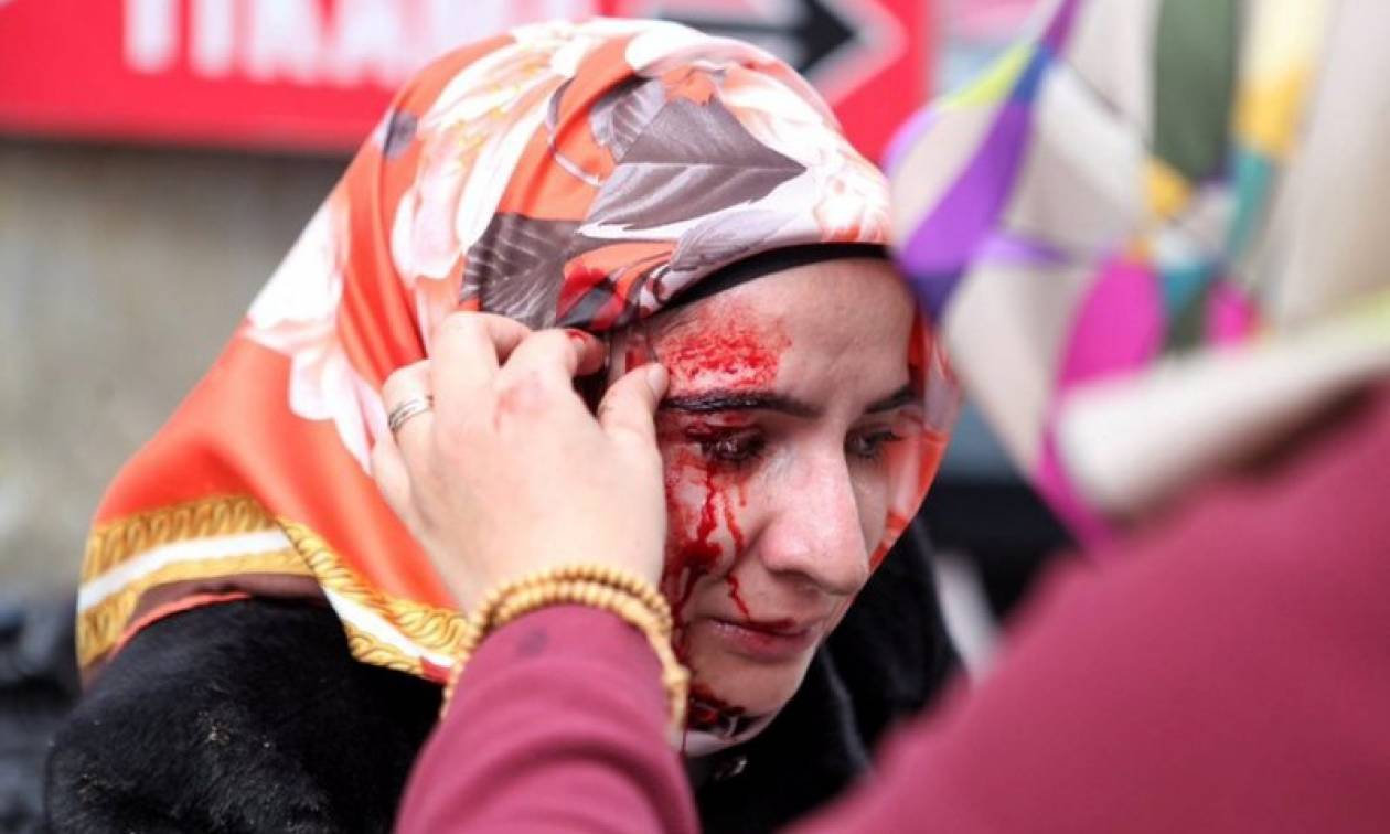 Κωνσταντινούπολη: «Γιόρτασαν» την Ημέρα της Γυναίκας με πλαστικές σφαίρες (pics)