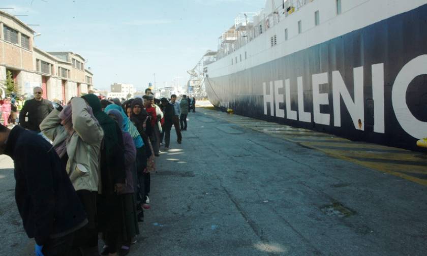 Πειραιάς: Περίπου 2.500 πρόσφυγες φιλοξενούνται στους επιβατικούς σταθμούς του ΟΛΠ