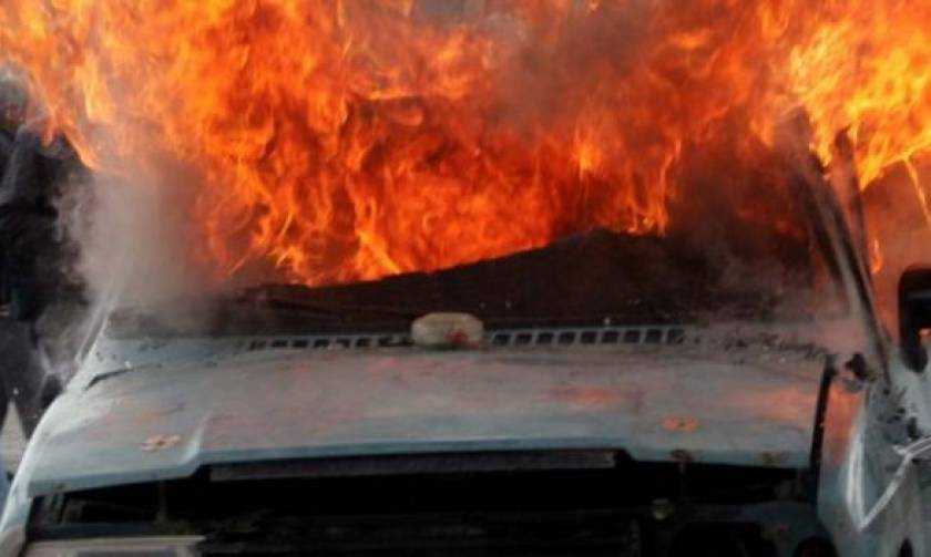 Αναστάτωση στο Ηράκλειο: Αυτοκίνητο εν κινήσει τυλίχθηκε στις φλόγες