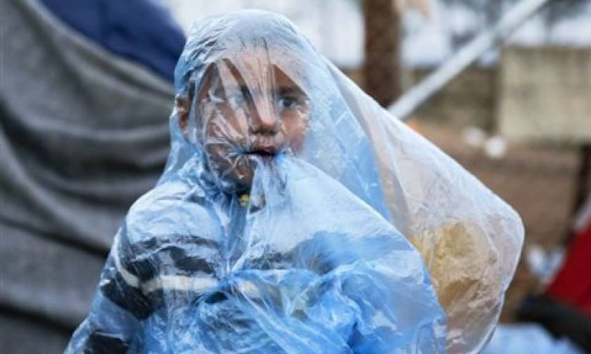 Ειδομένη: Στο έλεος της καταρρακτώδους βροχής χιλιάδες πρόσφυγες