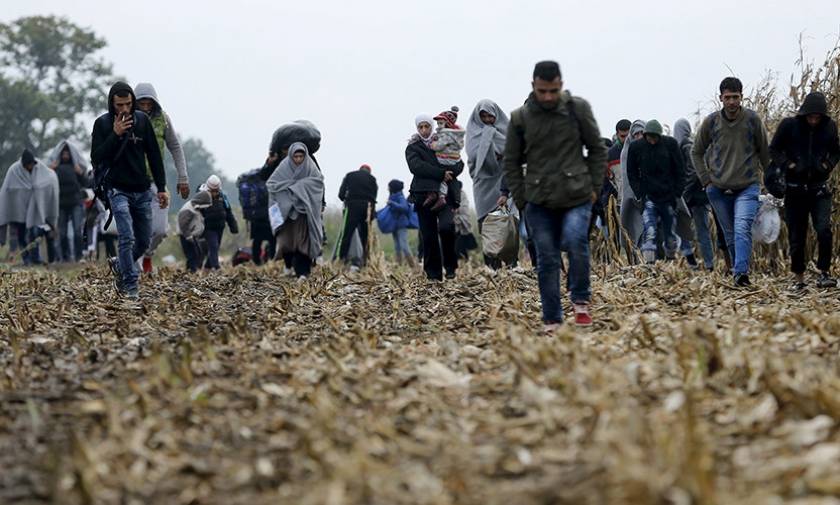 Πρόσφυγες με το σταγονόμετρο θα δέχoνται Σλοβενία - Σερβία