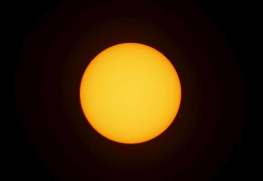 Απίστευτες φωτογραφίες από την ολική έκλειψη ηλίου (videos)