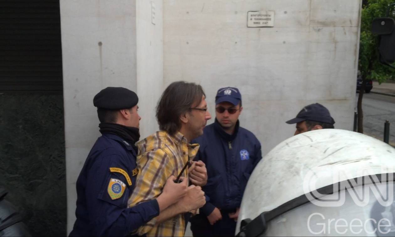 Λαϊκή Ενότητα: Συνελήφθη δημοτικός σύμβουλος του Βύρωνα για την κατάληψη στα γραφεία της ΕΕ