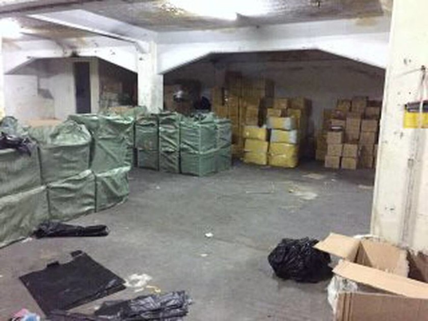 Μοσχάτο: Δύο συλλήψεις σε αποθήκη με προϊόντα-«μαϊμού» (pics)