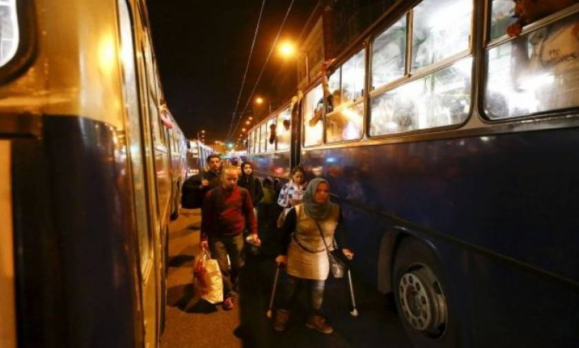 Σε Λάρισα, Τρίκαλα και Άγιο Ανδρέα μεταφέρθηκαν 700 πρόσφυγες από το λιμάνι του Πειραιά