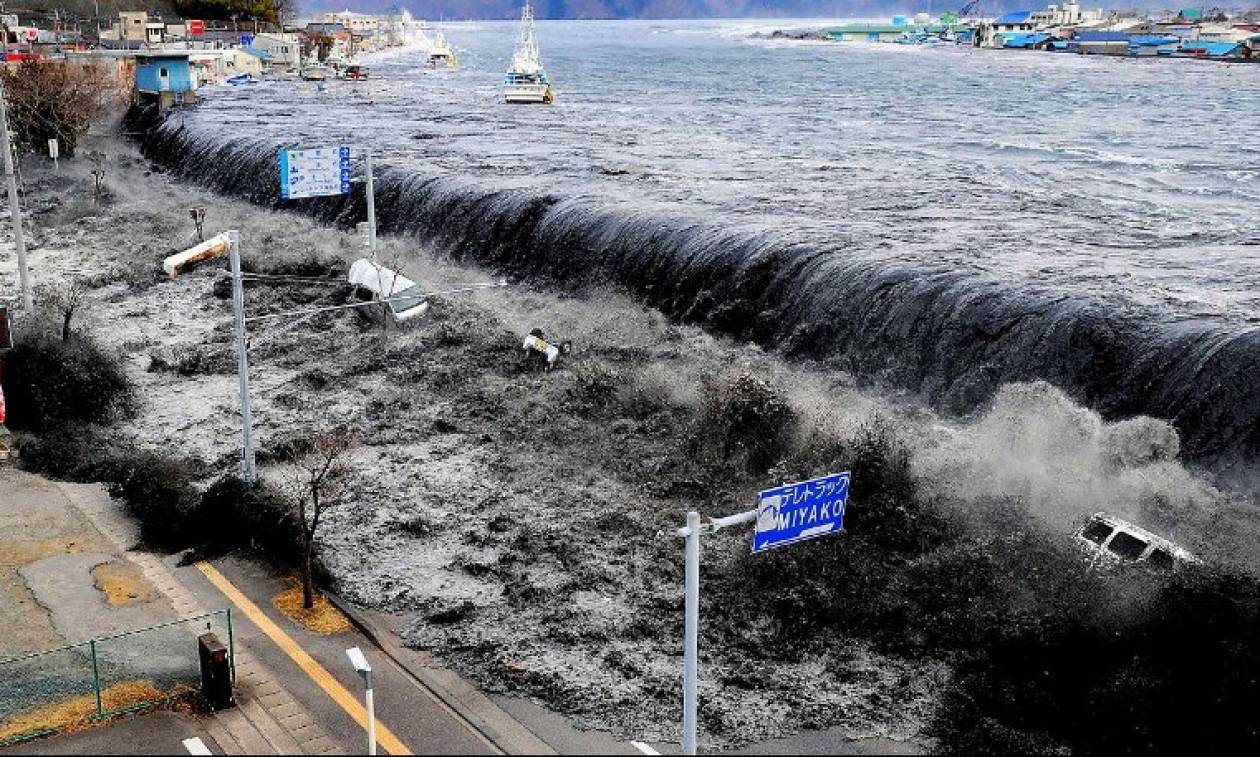 Ιαπωνία: Ενός λεπτού σιγή στη μνήμη των 21.000 θυμάτων του τσουνάμι του 2011 (pics & vids)