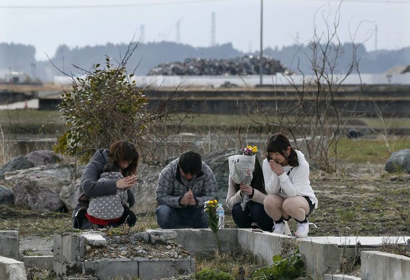 Ιαπωνία: Ενός λεπτού σιγή στη μνήμη των 21.000 θυμάτων του τσουνάμι του 2011 (pics)
