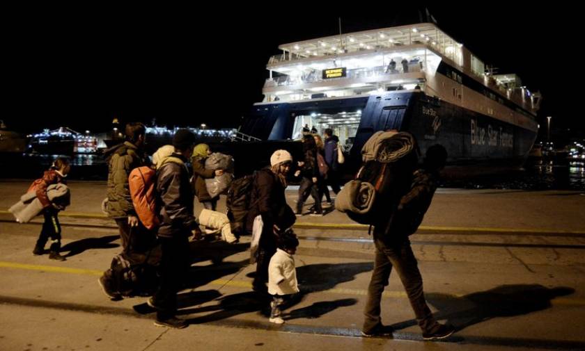 Στο λιμάνι του Πειραιά άλλοι 1.760 πρόσφυγες