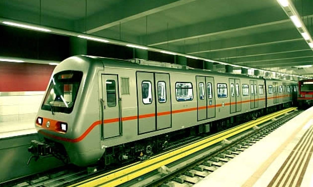 Πανικός στο μετρό: Κουκουλοφόροι εισέβαλαν στον σταθμό «Κεραμεικός»