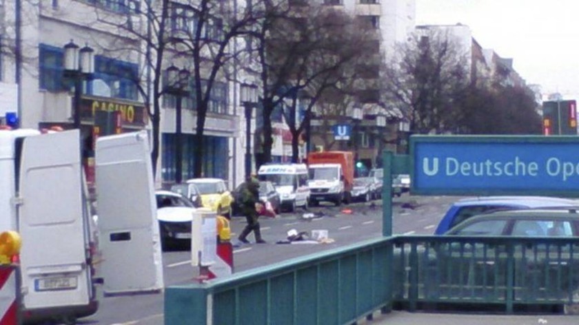 Συναγερμός στο Βερολίνο - Έκρηξη με ένα νεκρό (pics+vid)