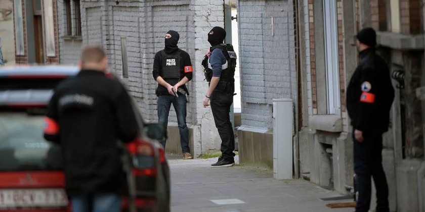 Πυροβολισμοί και ανθρωποκυνηγητό στις Βρυξέλλες (pics)