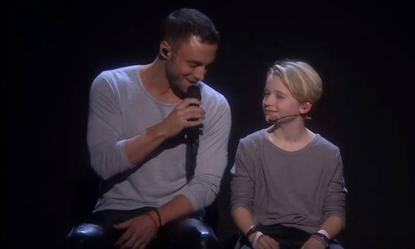 Ο νικητής της Eurovision ερμήνευσε το «Heroes» με ένα μικρό παιδί στην σκηνή