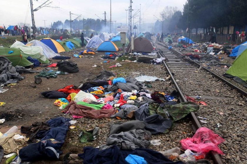 Προσφυγικό: Ξεπερνούν τις 43.000 οι εγκλωβισμένοι στη χώρα - Απελπισία στη λασπωμένη Ειδομένη