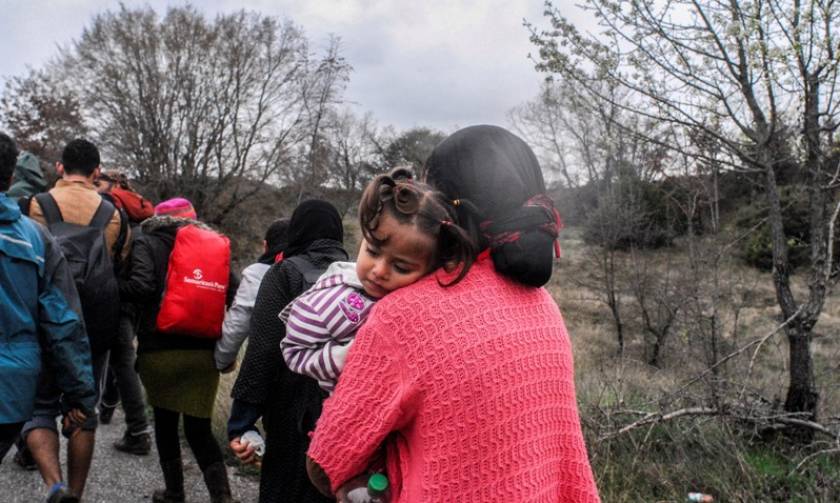 Συγκλονίζουν οι πρόσφυγες που επέστρεψαν από τα Σκόπια: «Όταν έκλαιγε ένα μωρό χτυπούσαν τη μητέρα»