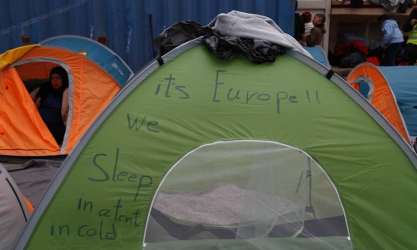 Προσφυγικό: «Βουλιάζει» ο Πειραιάς από πρόσφυγες