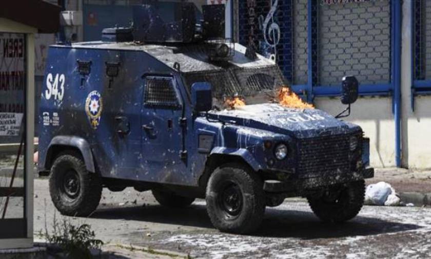 Βομβιστική επίθεση σε θωρακισμένο όχημα της τουρκικής αστυνομίας