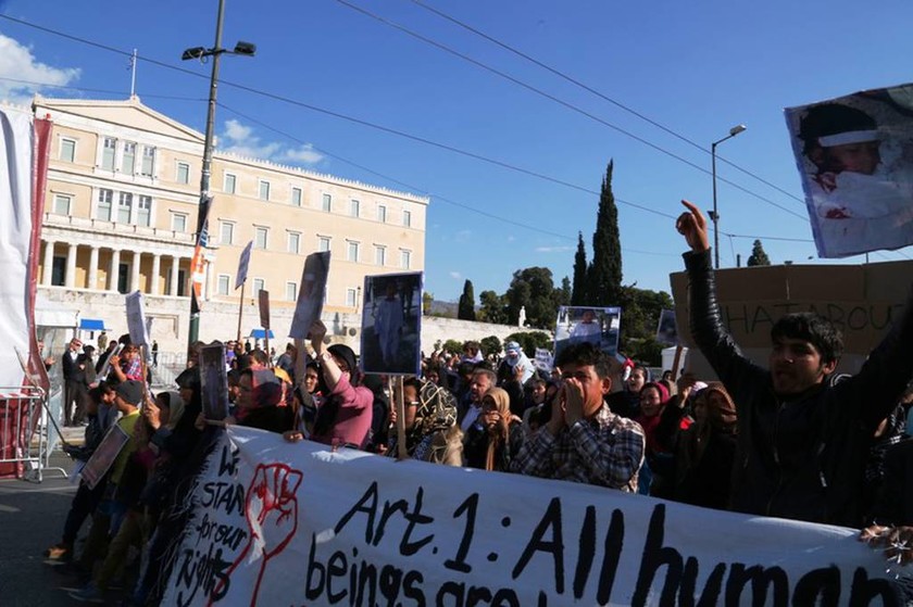 Οι πρόσφυγες κατέβηκαν στους δρόμους της Αθήνας στο συλλαλητήριο κατά του ρατσισμού (pics)
