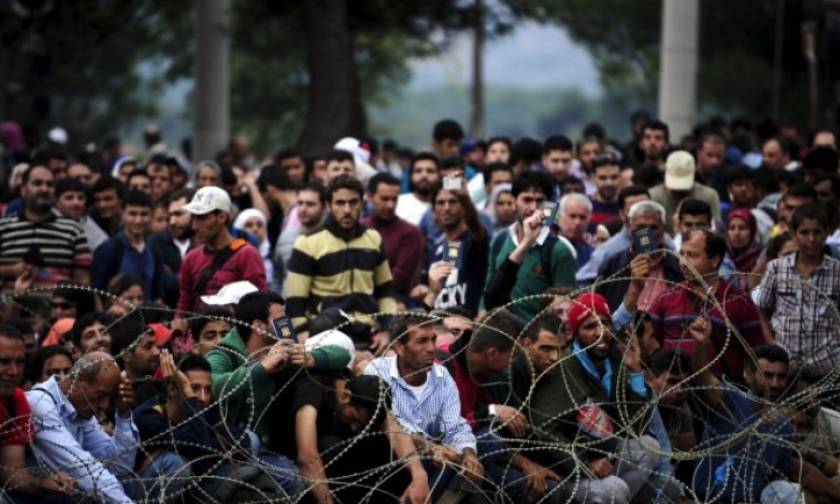 Τουλάχιστον 1.300 οι εγκλωβισμένοι πρόσφυγες στα Σκόπια