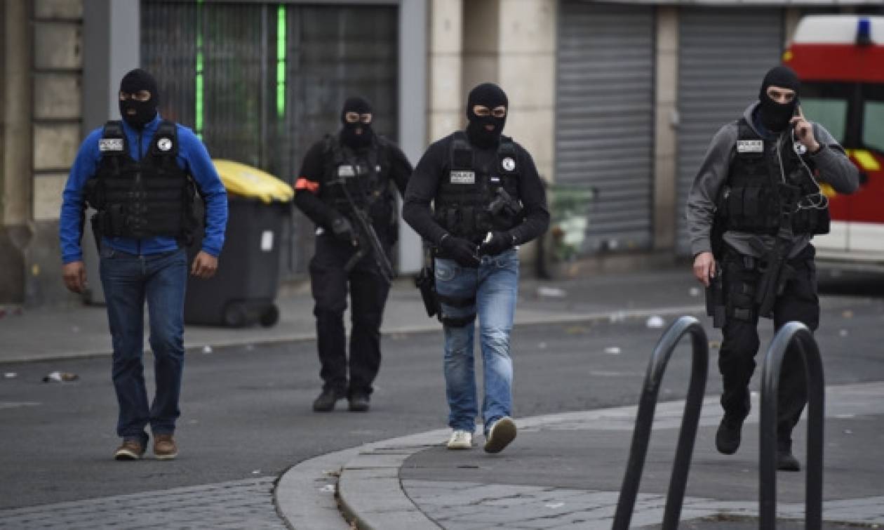 Ταυτοποιήθηκε συνεργός των τρομοκρατών που αιματοκύλησαν το Παρίσι (pic)